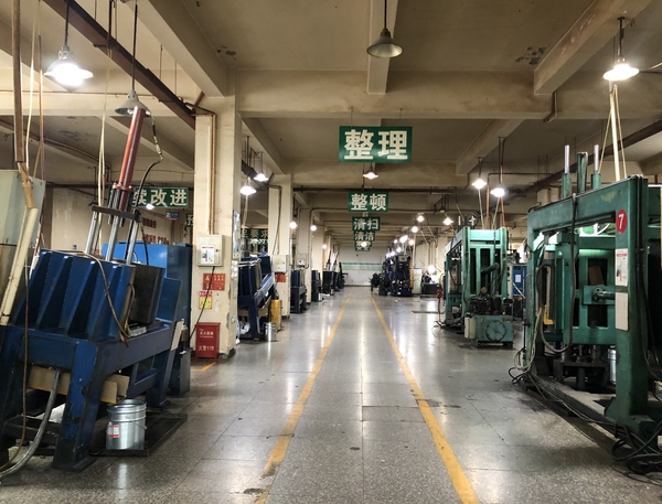 環(huán)氧樹(shù)脂壓力成型機